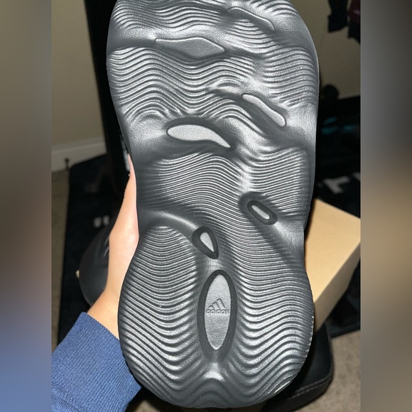 Yeezy slide foam runner onyx size 9 men’s - Picture 2 of 7